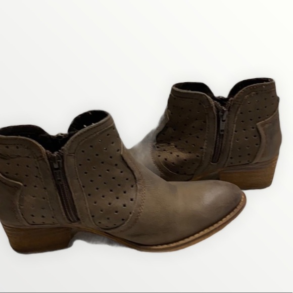 Diba True Show Tunes Western Tan Bootie 6.5 - Picture 4 of 11